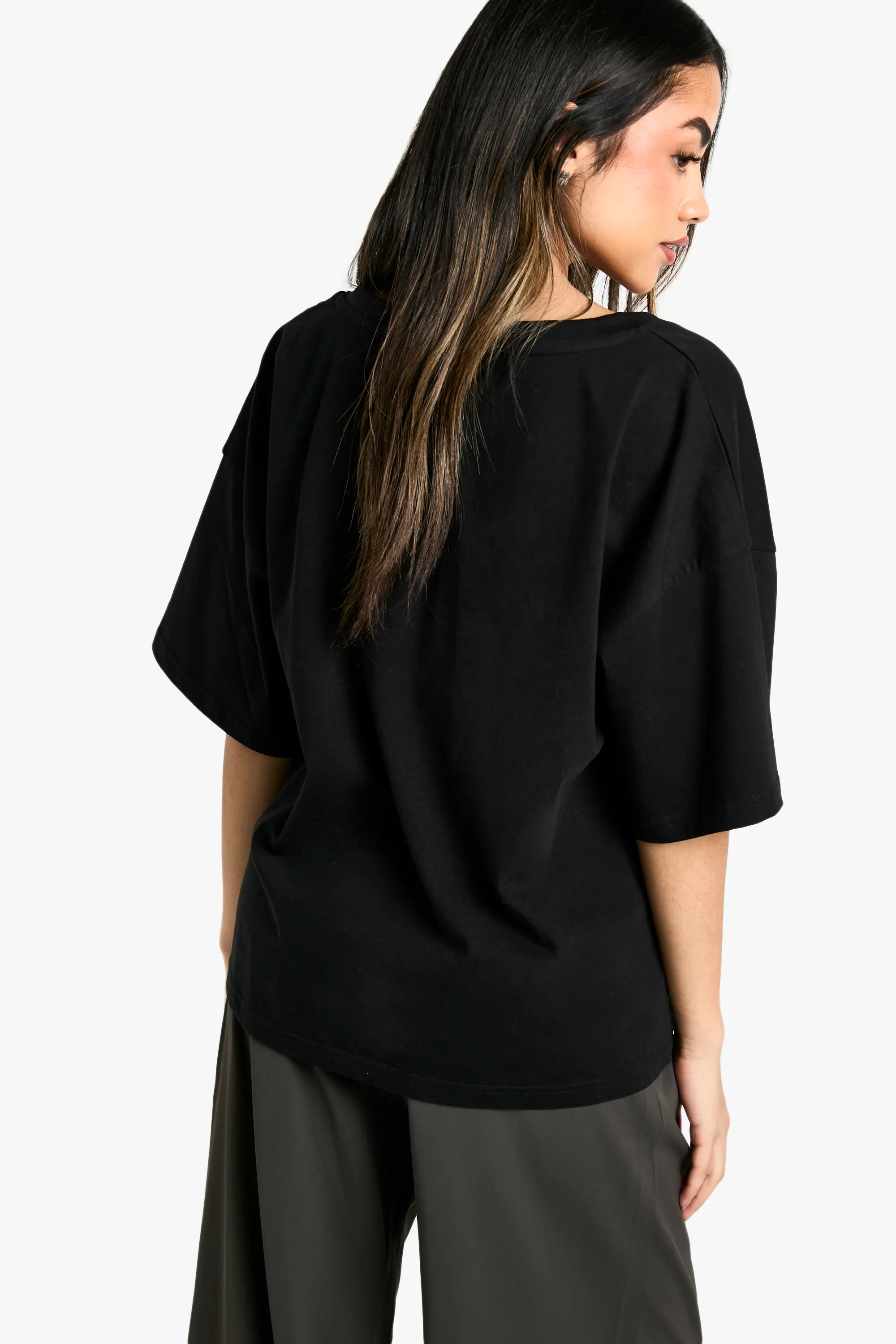 Boohoo Basics Deep V-Neck Oversized T-Shirt 2 Boohoo Basics Deep V-Neck Oversized T-Shirt