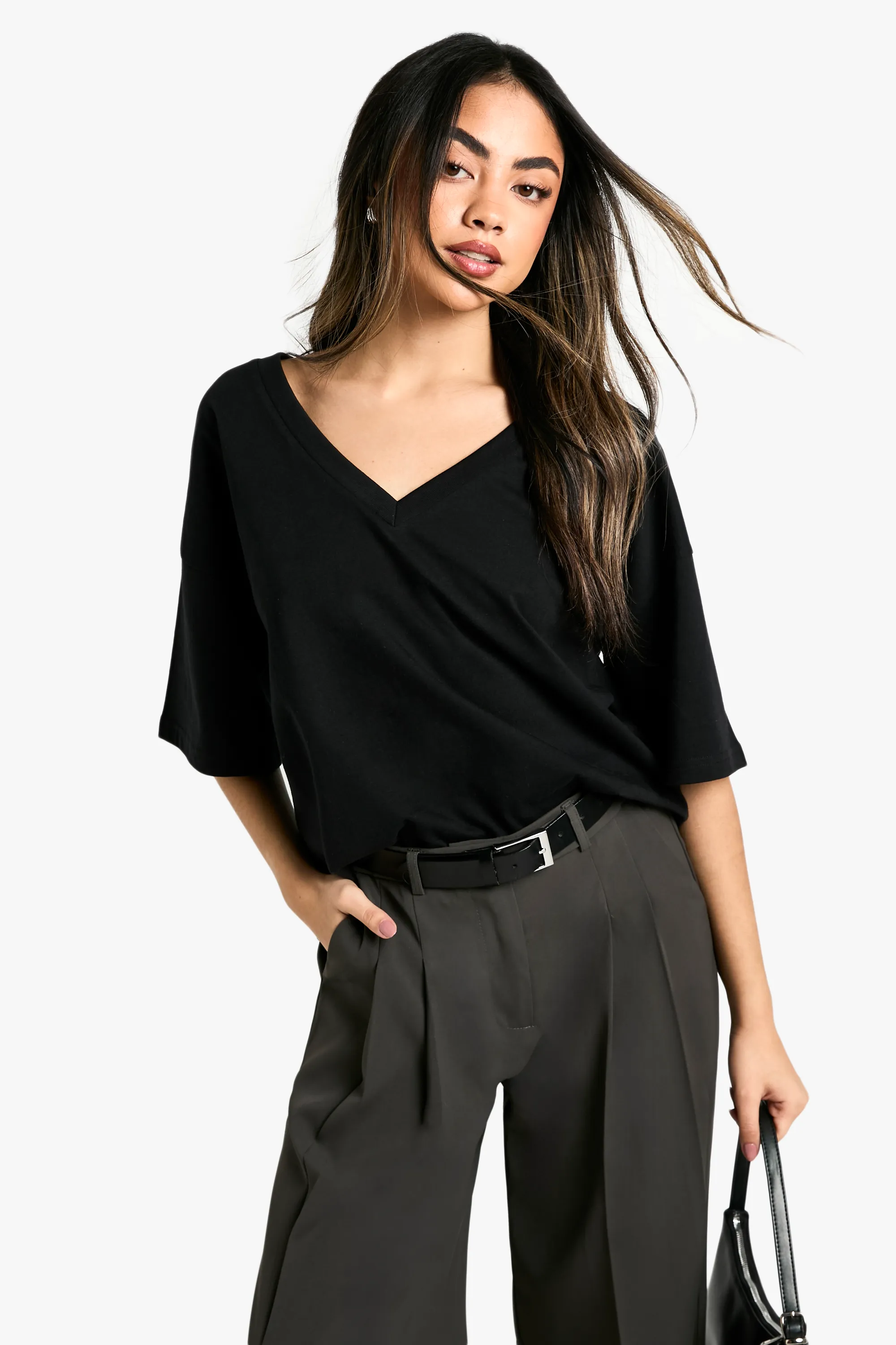 Boohoo Basics Deep V-Neck Oversized T-Shirt 3 Boohoo Basics Deep V-Neck Oversized T-Shirt