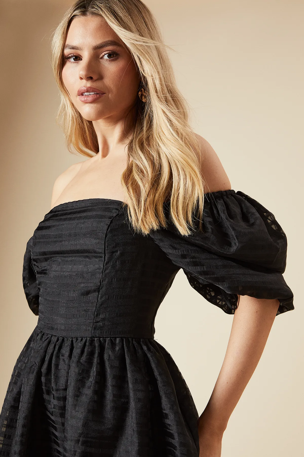 DP Luxe Seersucker Square Neck Midi Dress 4 DP Luxe Seersucker Square Neck Midi Dress