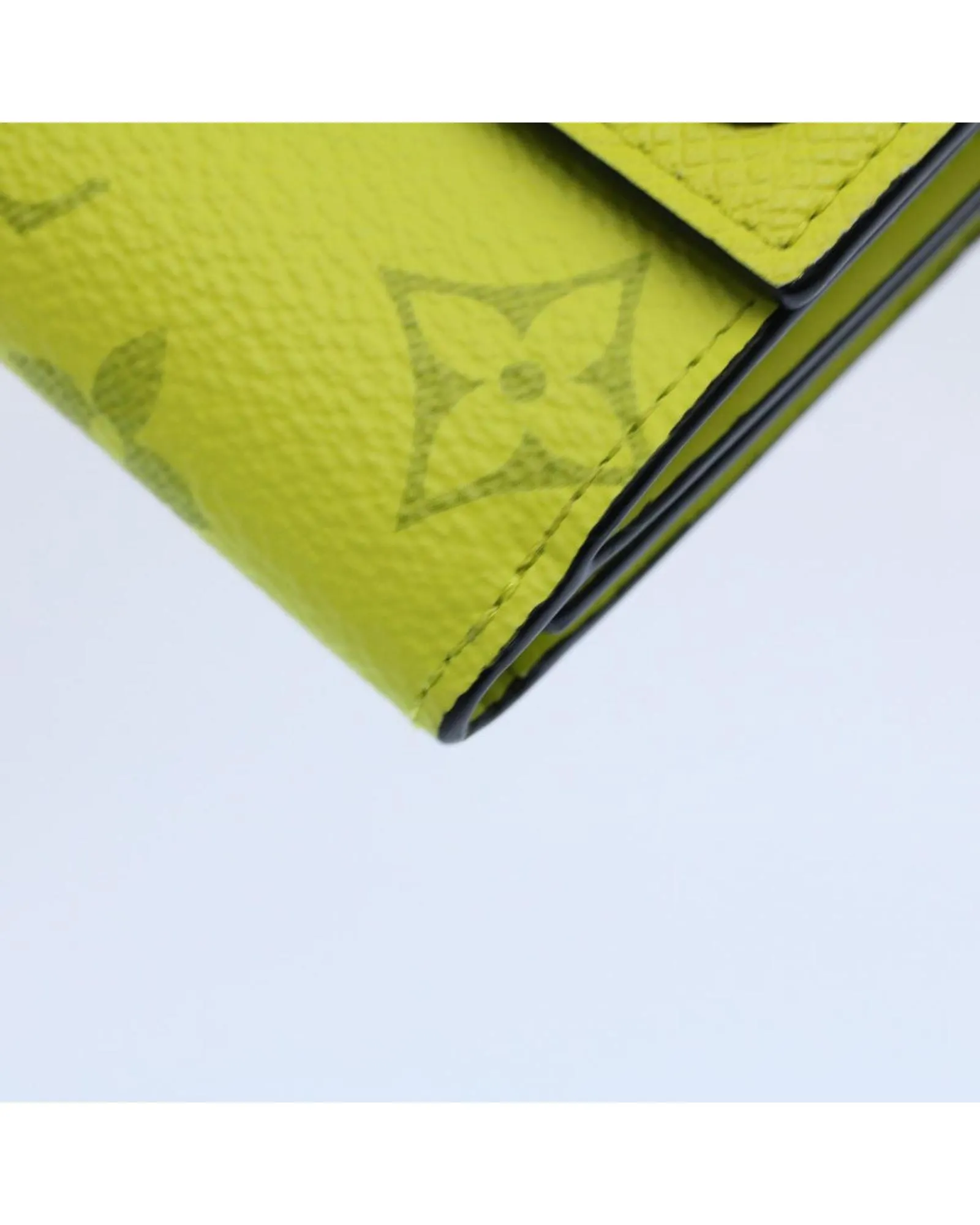 Preloved Compact Trifold Wallet Lime Green- Jaune 8 Preloved Compact Trifold Wallet Lime Green- Jaune