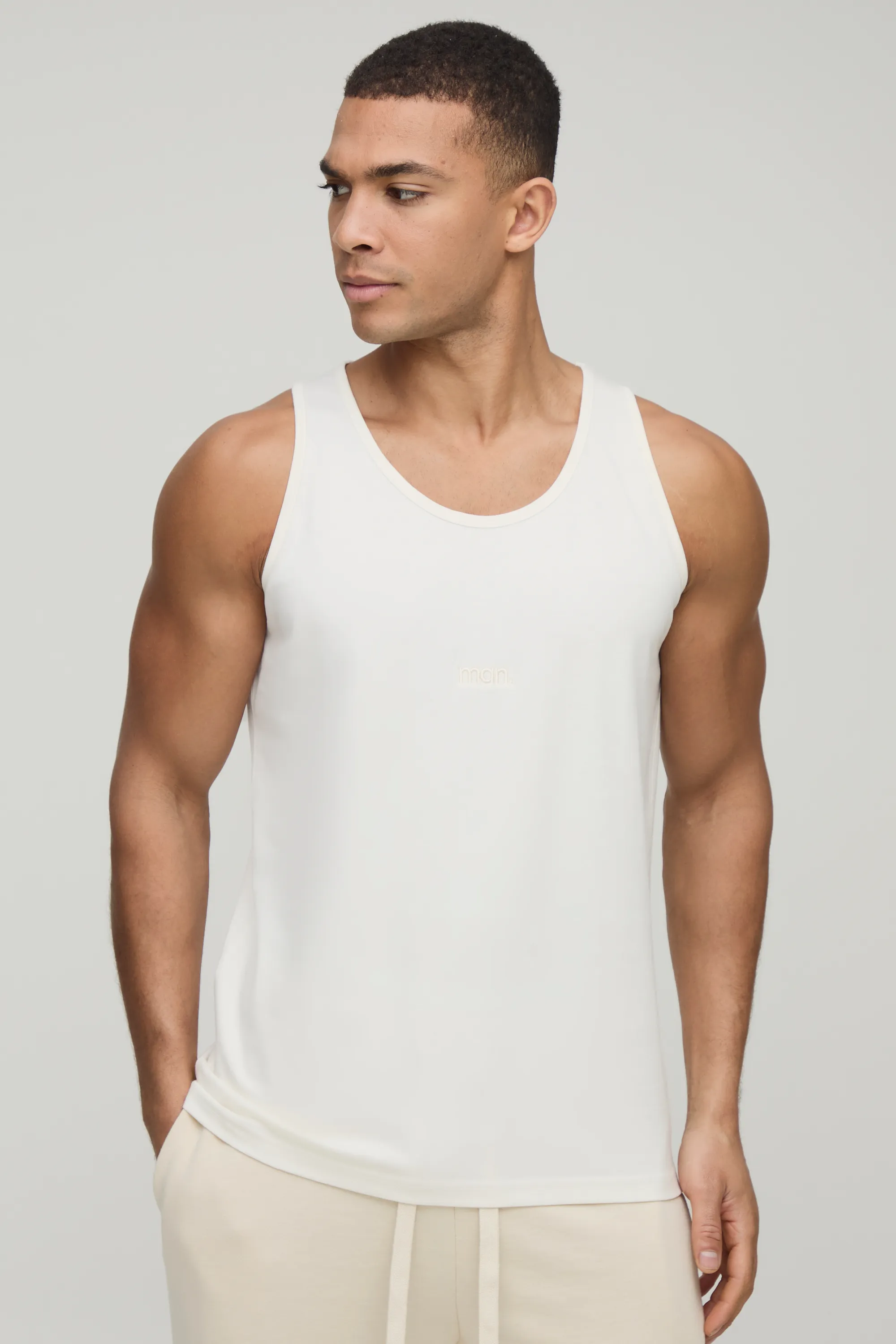 Regular Fit MAN. Basic Vest 1 Regular Fit MAN. Basic Vest