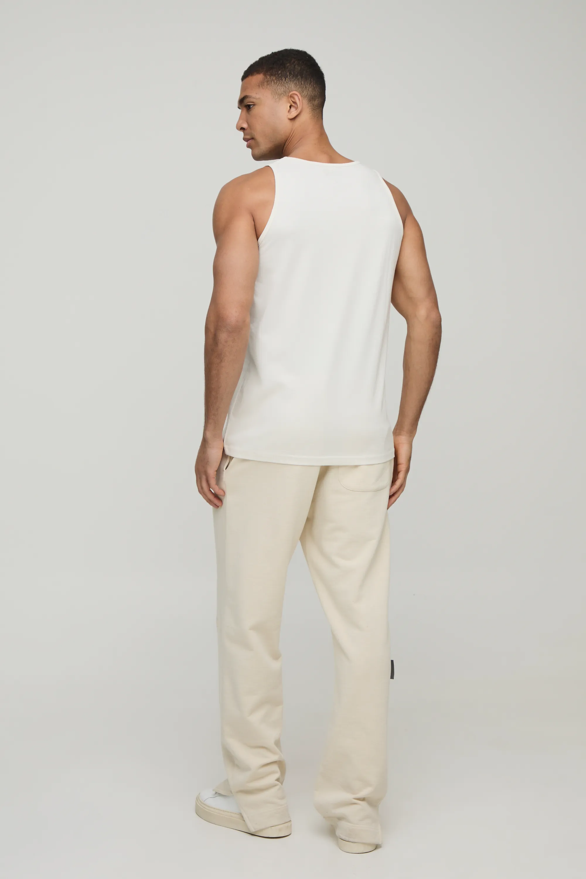 Regular Fit MAN. Basic Vest 2 Regular Fit MAN. Basic Vest