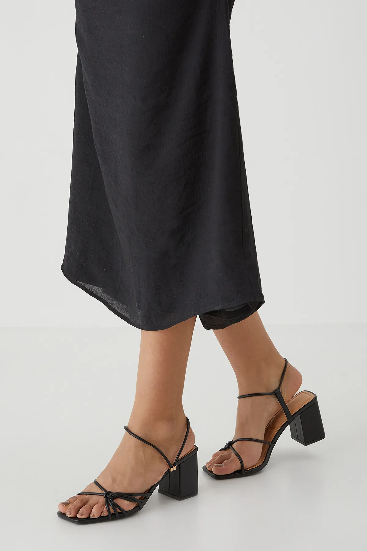 Leather Look KnotMedium Block Heel Sandals 1 Leather Look KnotMedium Block Heel Sandals