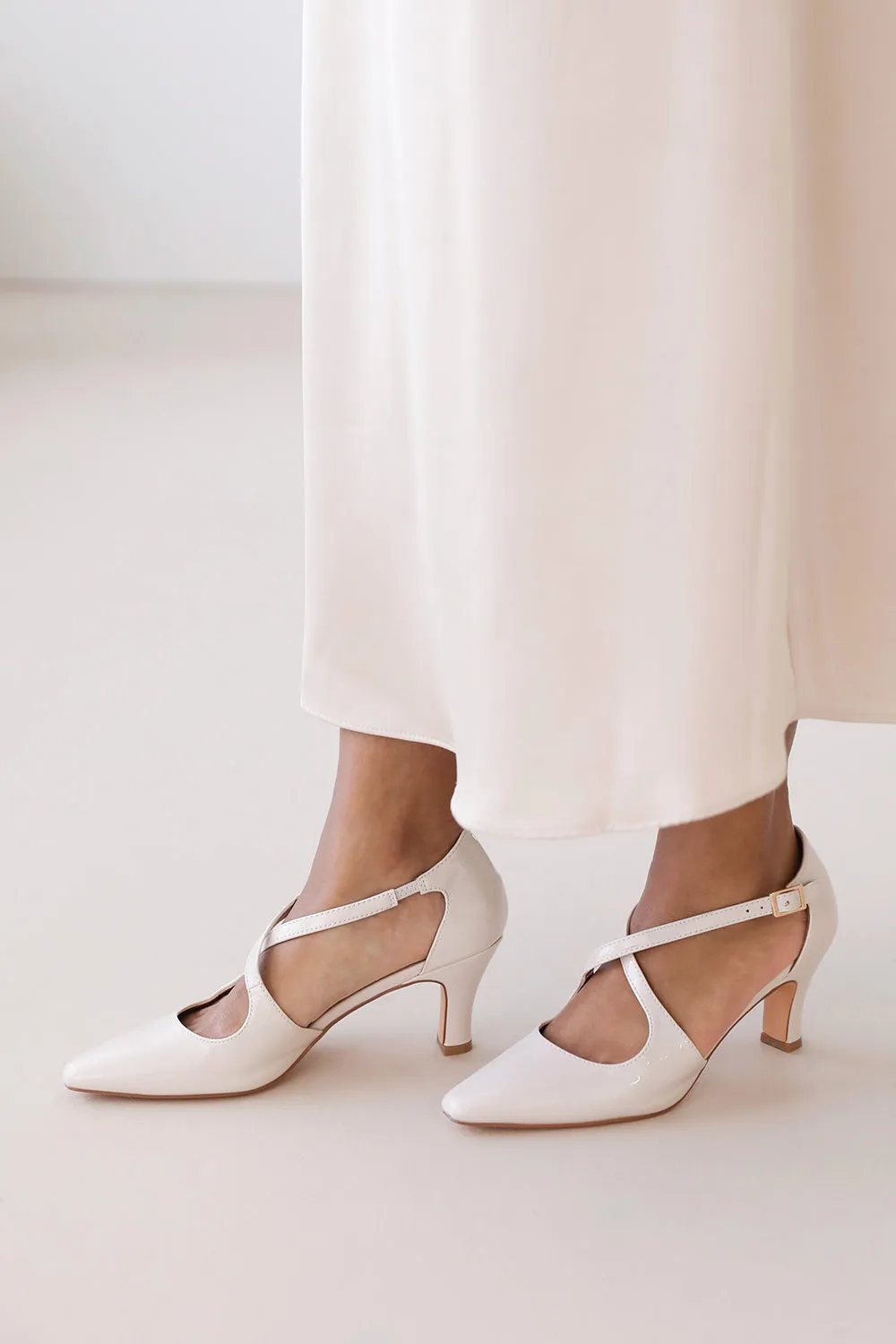 'Elonara' Cross Over Strap Mid Block Heel 2 'Elonara' Cross Over Strap Mid Block Heel