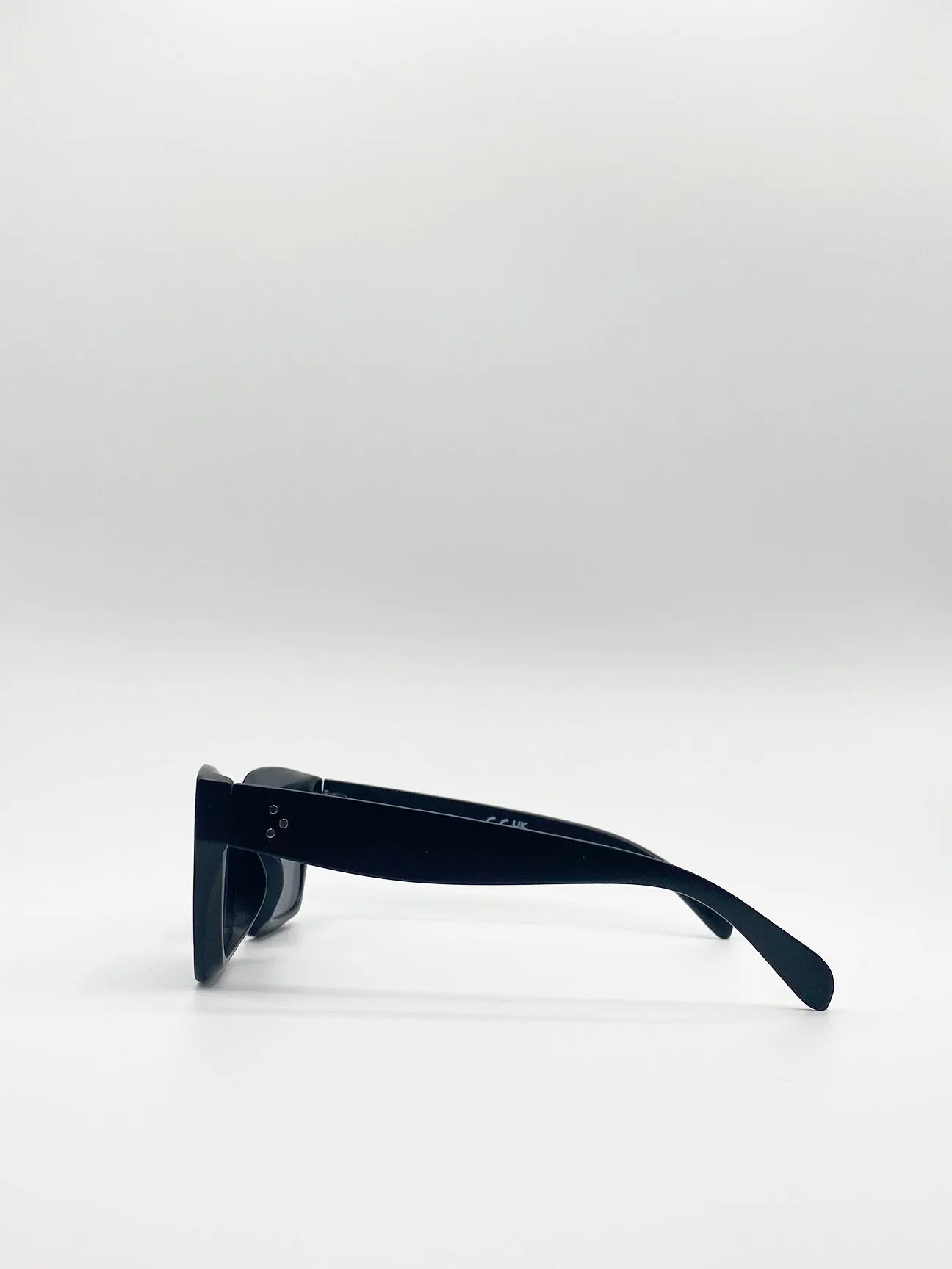 Oversized Matte Crystal Frame Cateye Sunglasses 4 Oversized Matte Crystal Frame Cateye Sunglasses