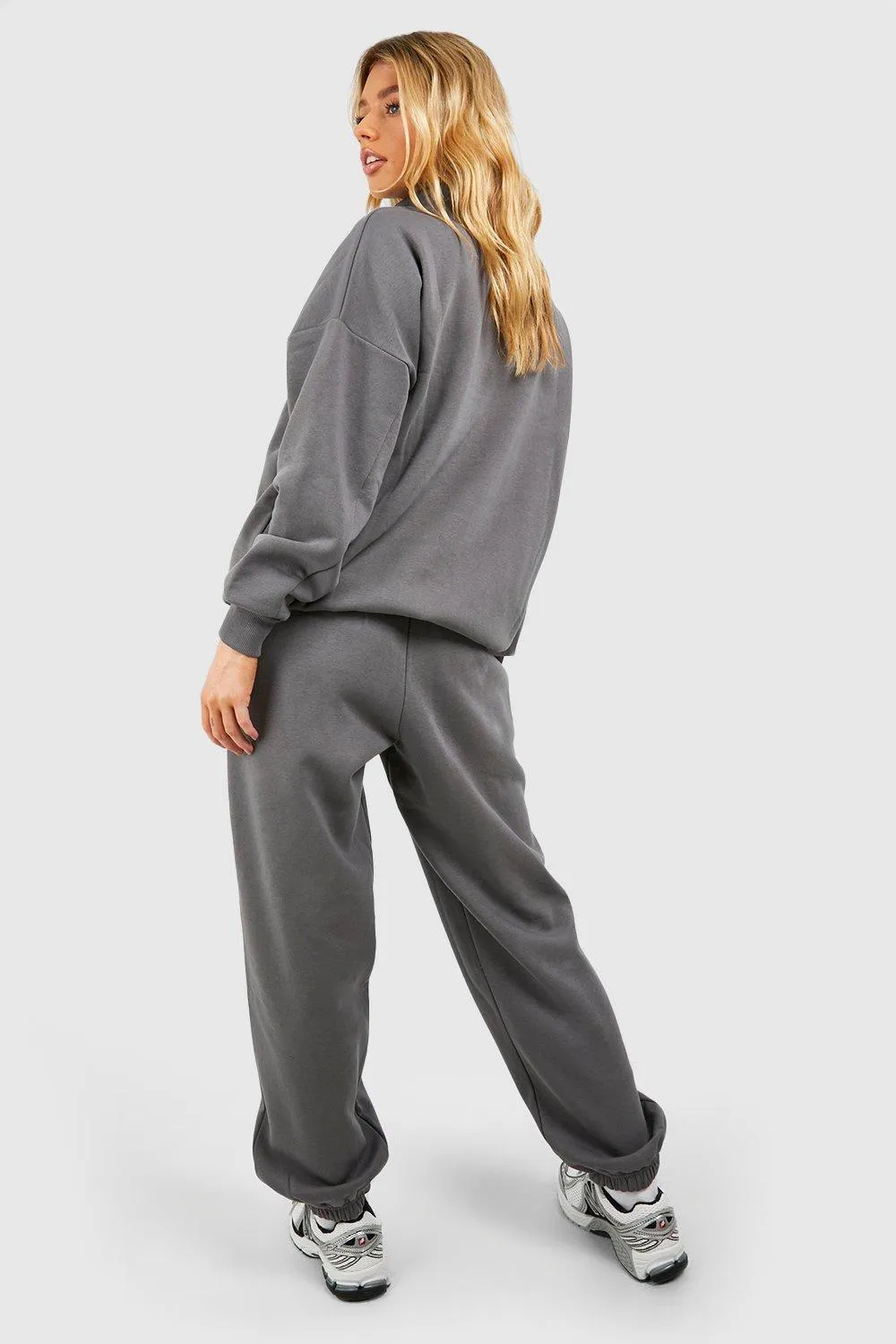 DSGN Studio Applique Oversized Jogger 2 DSGN Studio Applique Oversized Jogger