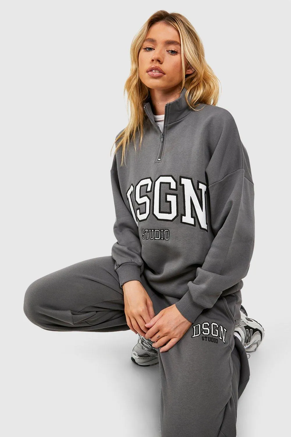 DSGN Studio Applique Oversized Jogger 3 DSGN Studio Applique Oversized Jogger